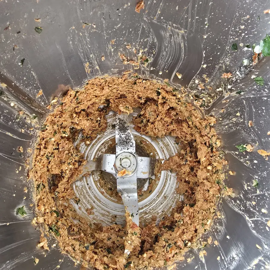 Gotowa pasta z suszonych pomidorów po zmiksowaniu w Thermomixie