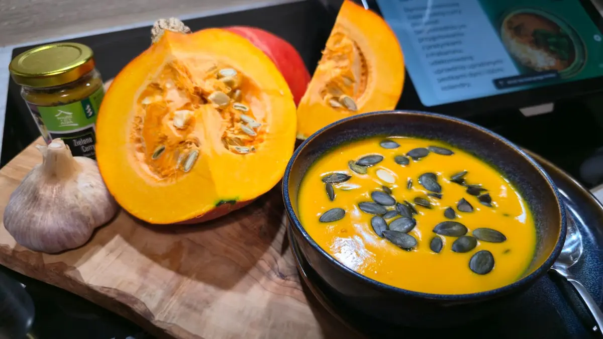 You are currently viewing Zupa krem z dyni Thermomix – z mleczkiem kokosowym, curry i imbirem