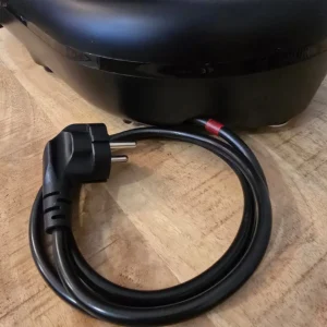 Wysunięty przewód zasilający Thermomix TM7 z czerwonym oznaczeniem